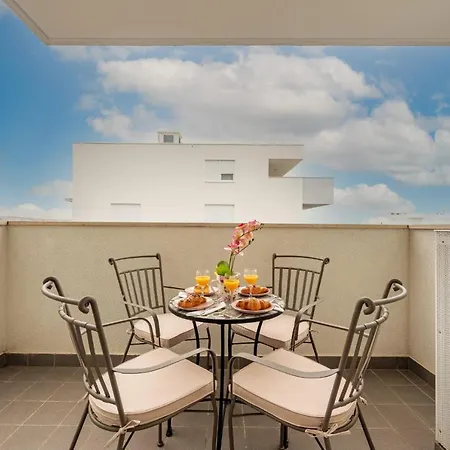 Designer With Garage And Balcony - Apartman Zadar