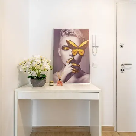 Apartman Designer With Garage And Balcony - *