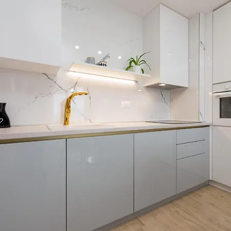 Apartman Designer With Garage And Balcony - Zadar