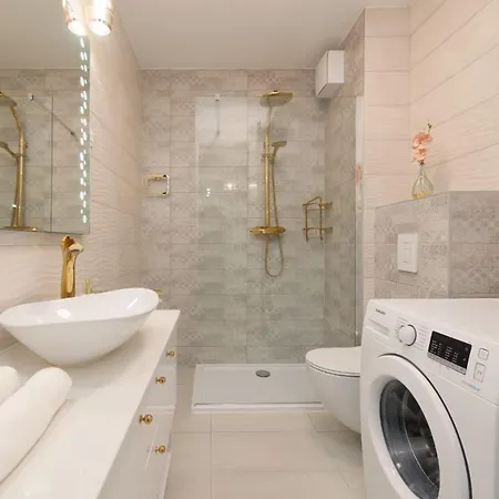 Designer With Garage And Balcony - Apartman Zadar