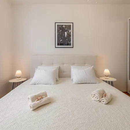 Apartman Designer With Garage And Balcony - *
