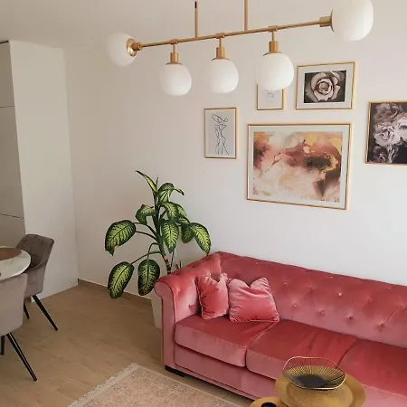 Designer With Garage And Balcony - Apartman