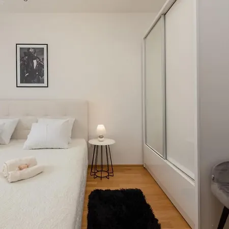 Apartman Designer With Garage And Balcony - Zadar