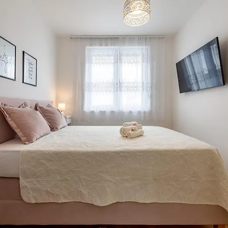 Apartment Designer With Garage And Balcony - Zadar