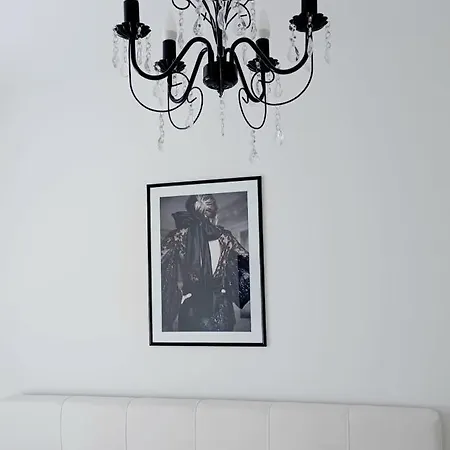 Apartman Designer With Garage And Balcony - *